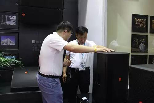 剧场香蕉视频导航灯光