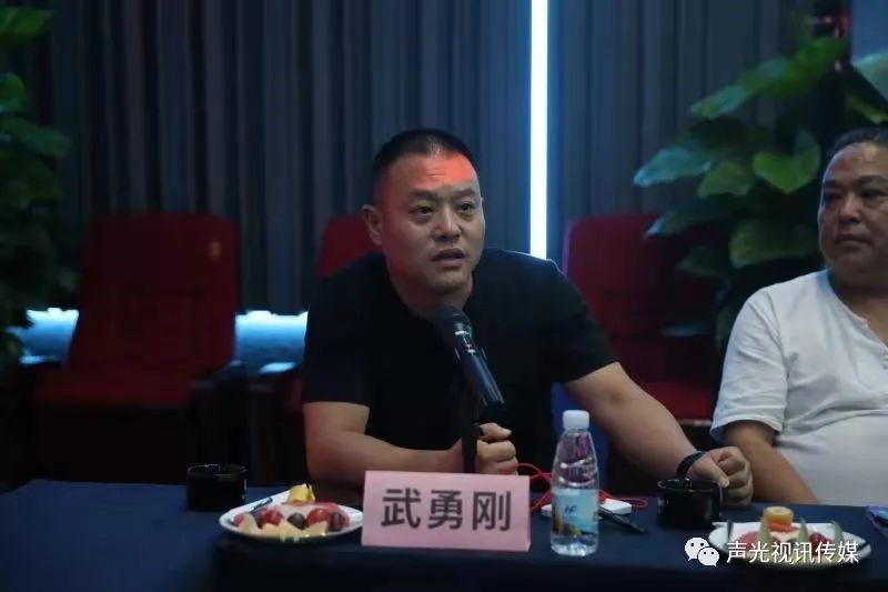 ZOBO董事长张新峰作为声光视讯行业联盟代表赴豫芒温暖灾区，传递爱心