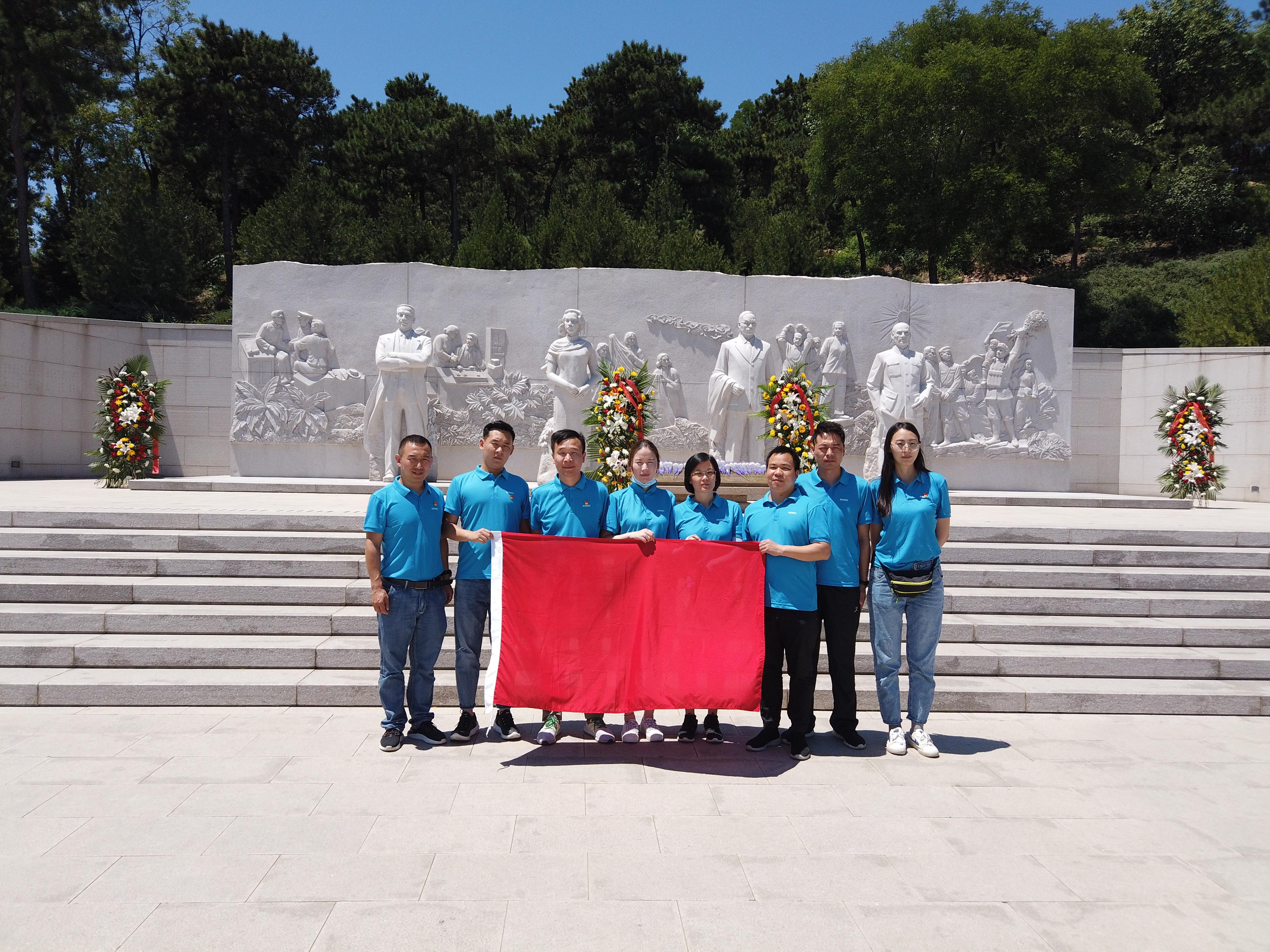 ZOBO香蕉视频在线播放党支部参观无名英雄纪念碑活动