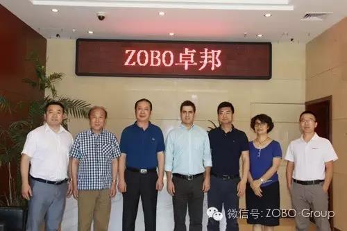 欢迎中国演艺设备协会理事长朱新村和BOSE全球销售总监福娃莅临香蕉视频在线播放