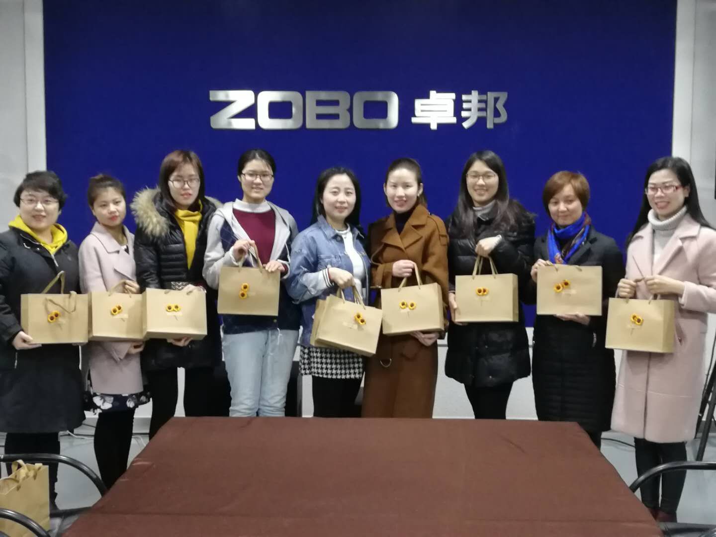 春风十里，桃香四溢！|香蕉视频在线播放既是元气少女，也是魅力女！