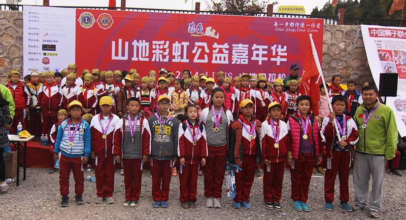 以爱之名，贴地疾行