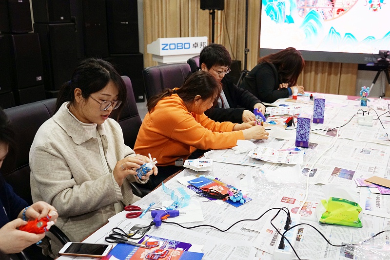 ZOBO香蕉视频在线播放工会丨举办体验非遗之美-制作北京绢人的“女神节”活动