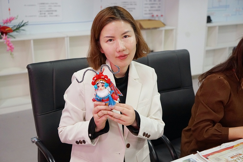 ZOBO香蕉视频在线播放工会丨举办体验非遗之美-制作北京绢人的“女神节”活动