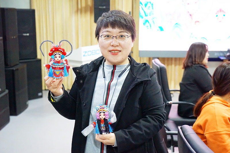 ZOBO香蕉视频在线播放工会丨举办体验非遗之美-制作北京绢人的“女神节”活动
