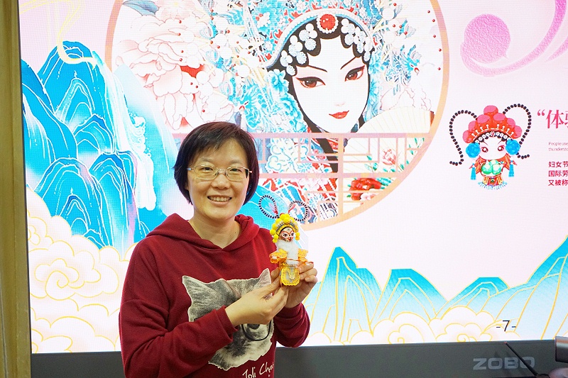 ZOBO香蕉视频在线播放工会丨举办体验非遗之美-制作北京绢人的“女神节”活动